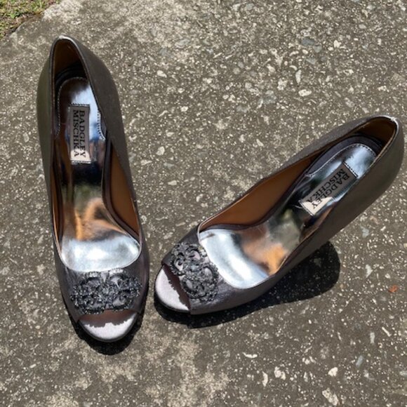 Badgley Mischka Silver Peep Toe Crystal Brooch Pumps - Picture 11 of 13